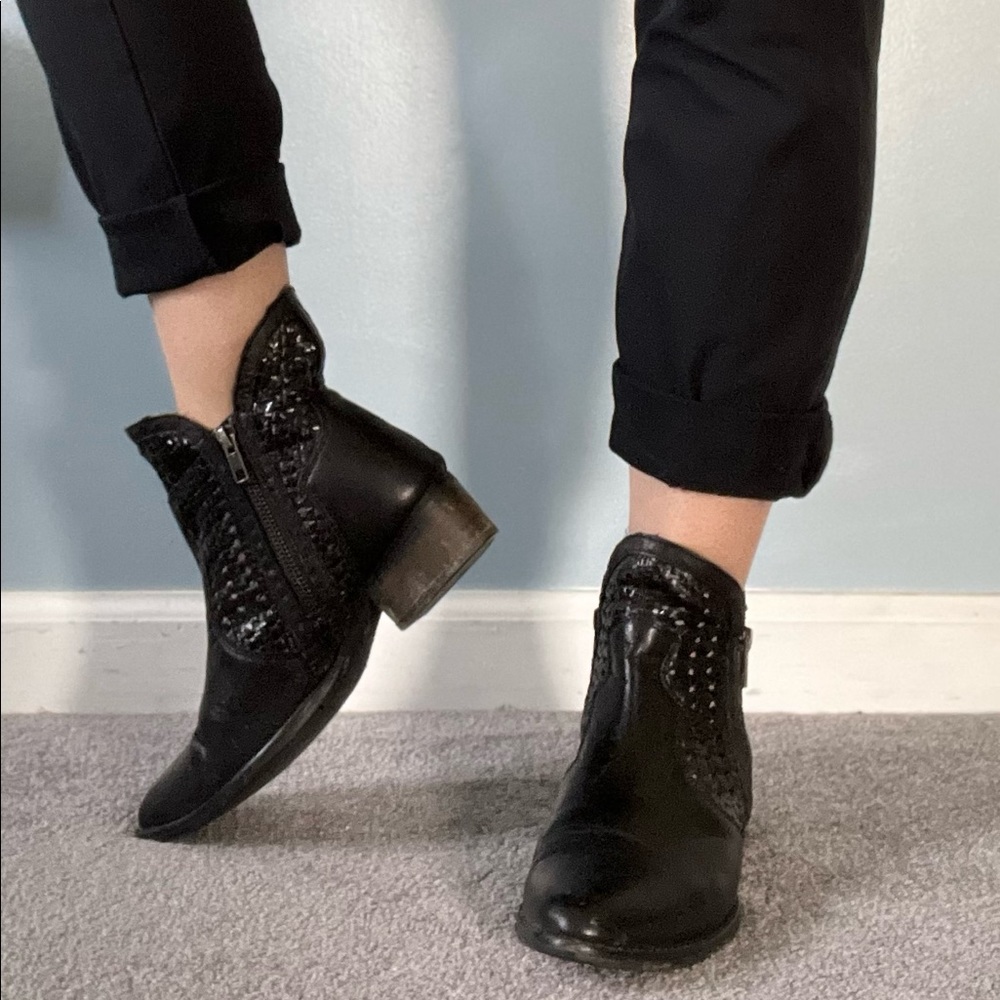 Seychelles Black low heel Booties